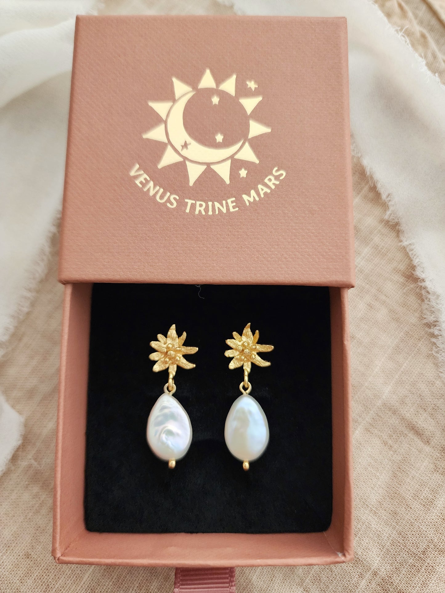 Alpine flower earrings - Freshwater Pearls
