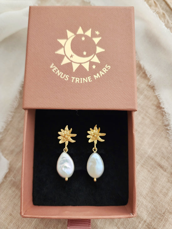 Alpine flower earrings - Freshwater Pearls