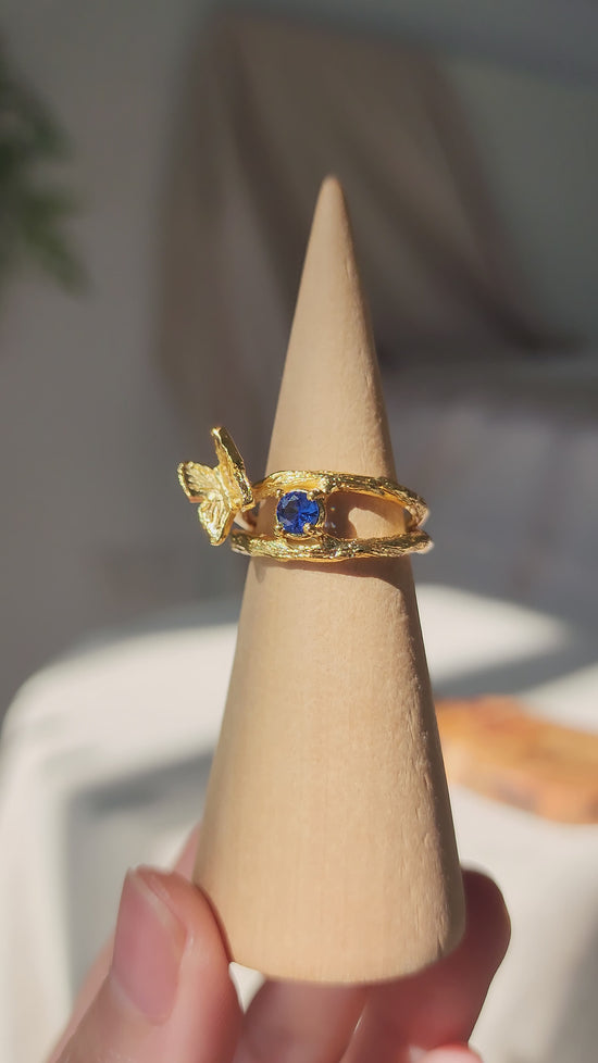 Load and play video in Gallery viewer, Sapphire Butterfly Ring - Gold Vermeil
