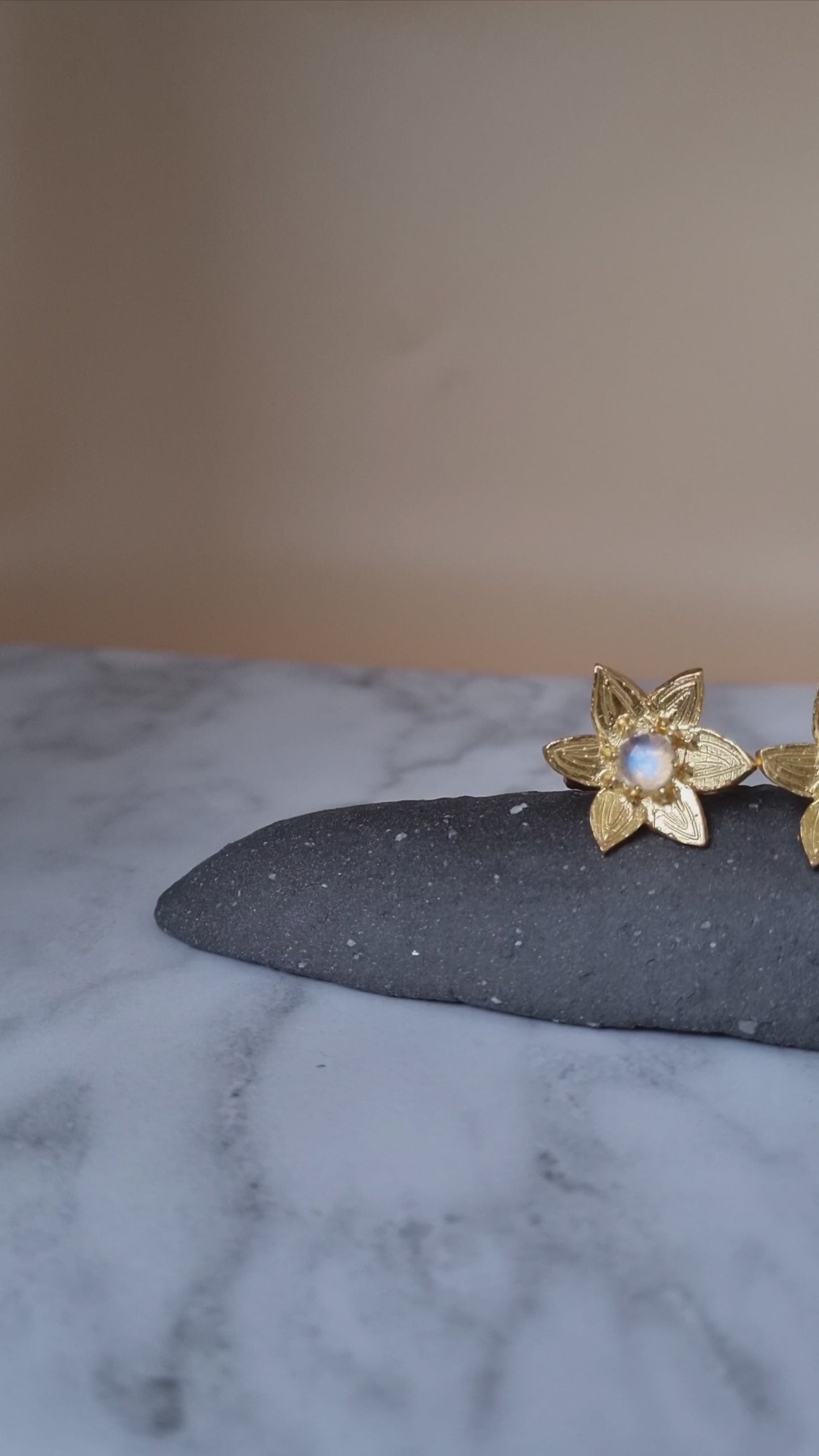 Load and play video in Gallery viewer, Moonstone Christmas Star Ring
