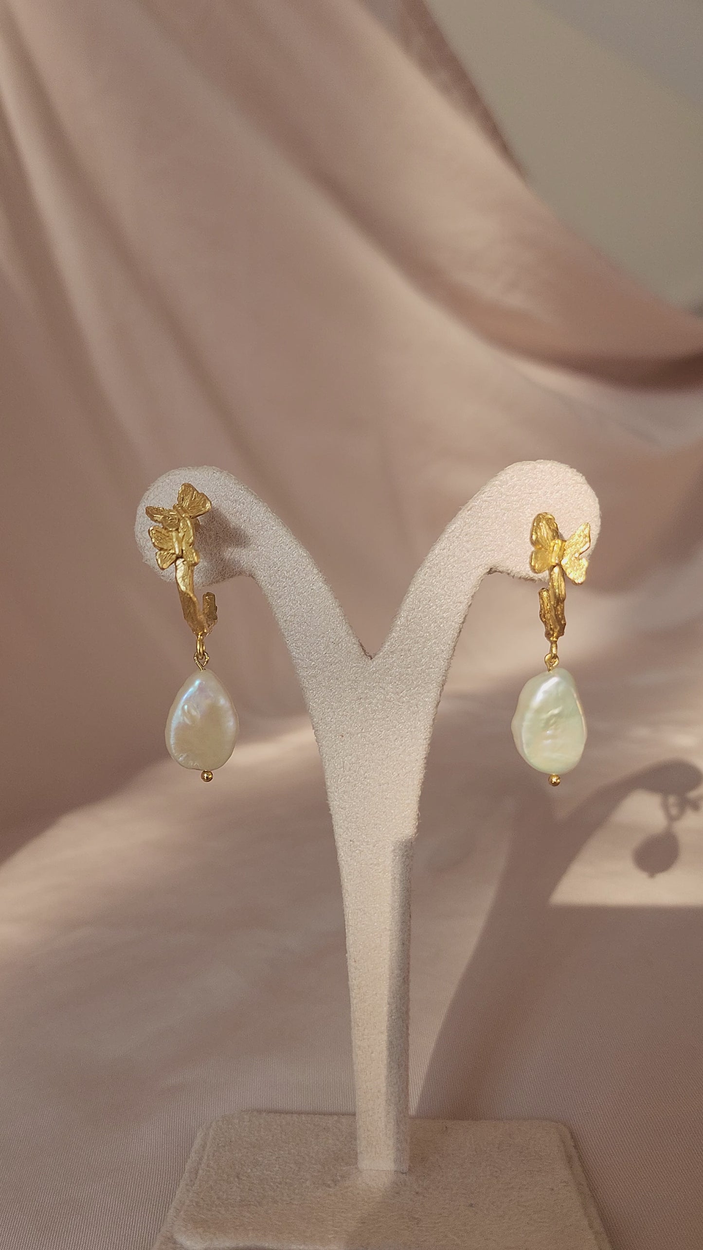 Load and play video in Gallery viewer, Butterfly Landing - Freshwater Pearl Earrings
