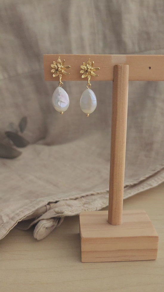 Load and play video in Gallery viewer, Alpine flower earrings - Freshwater Pearls
