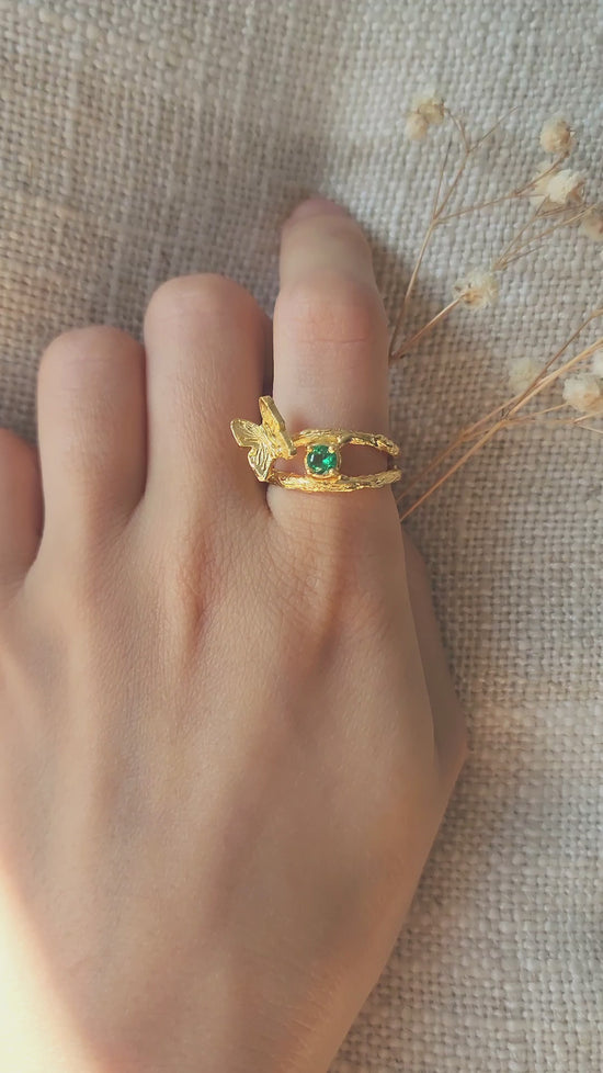 Load and play video in Gallery viewer, Emerald  Butterfly Ring - Gold Vermeil

